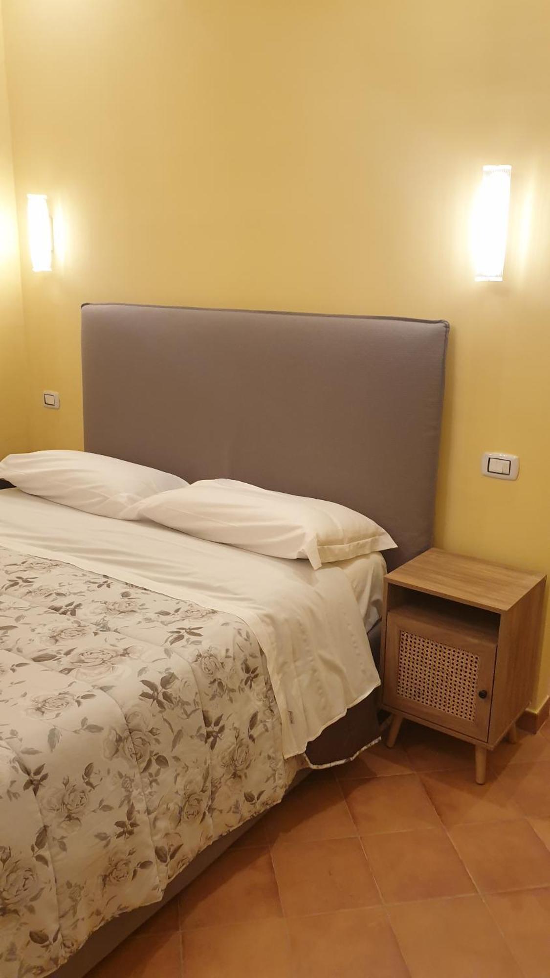 مبيت وإفطار ساليرنو Dimora Del Campo Charming House الغرفة الصورة